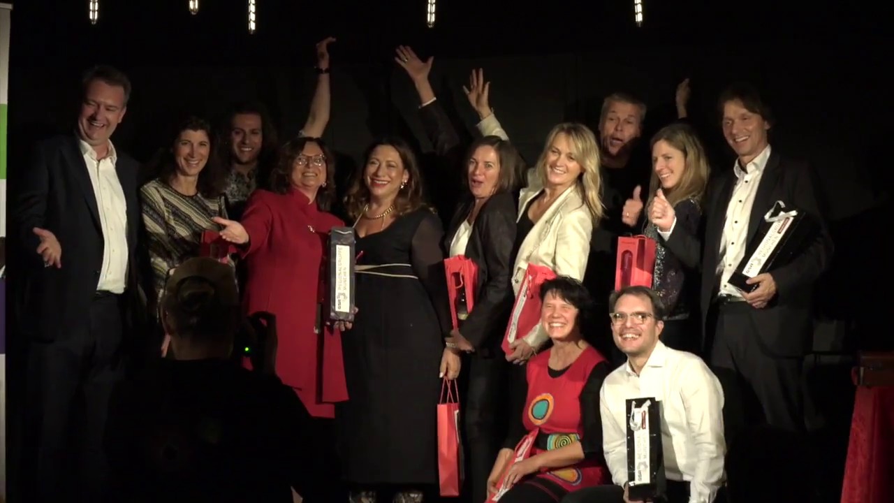 Nach der gelungenen Premiere 2016 stelte die Regionalgruppe München der Germans Speakers Association (GSA) am 11.11.2017 wieder 11 interessante Redner im Rationaltheater (München-Schwabing) bei der „Langen Nacht der kurzen Reden“ vor. 11 Speaker trugen jeweils in 11 Minuten höchst unterschiedliche Themen vor. Ein informativ-unterhaltsamer Samstag-Abend, bei dem über Erfolg, Selbstwert, Leadership, Motivation, Begeisterung und persönliche Energie aber auch über Verantwortung, gekonntes kontern, Jammern und Ausreden gesprochen wurde. Das Publikum war begeistert. Nächster Termin: 11.11.2018 - www.die-lange-nacht-der-kurzen-reden.de
