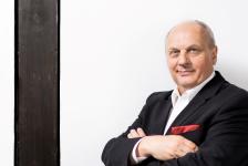 "Bilder einer Ausstellung" für Blechbläser in der Weimarhalle: Drei Fragen an den Dirigenten Hans-Reiner Schmidt