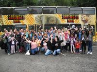 "Gemeinsam Spaß": Niedersächsische Familien und Flüchtlingsfamilien fahren gemeinsam in den Serengeti-Park Hodenhagen!