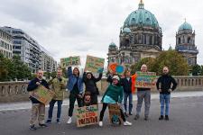 Reisen nach CO2-Ausstoß sortieren: fromAtoB vergleicht nun auch die Emissionen von Verkehrsmitteln