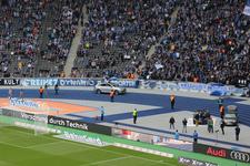 Audi fährt im Olympiastadion vor