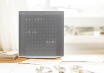 QLOCKTWO® touch early grey tea - weckt berührend