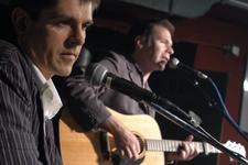 "Peter und der Wüst" spielen auf der "Artemis" im Stadthafen