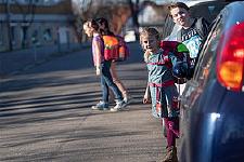 Sicherer Schulweg: zu Fuß gehen fördert die Verkehrskompetenz