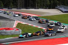 GT4 Boliden starten im Rahmen des 33. Int. ADAC Truck-Grand-Prix am Nürburgring