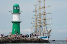 Ein Hauch Sail-Atmosphäre im herbstlichen Warnemünde