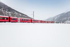 Rhätische Bahn mit gemütlichen Schlummerabteilen auf der Albulalinie