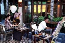 Kunst und Kulinarik im The Anam: Im Lang Viet Restaurant kommen Gäste mit lokalen Künstlern in Kontakt