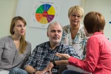 Schneller zur Gruppenpsychotherapie: Dr. Becker entwickelt digitale Plattform