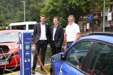 Neue E-Tankstellen auf saniertem Parkplatz der Schauinslandbahn