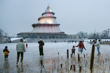 Eislaufen auf dem Angersee im Elbauenpark