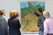 BETRIEBSBESUCH: Wirtschaftsdezernent Mischak bei Zarges-Graf