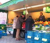 Frischemarkt auf dem Markt und Schlachtermarkt am Sonnabend