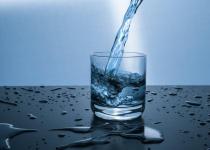 Genügend trinken im Alter - ein wahrer Jungbrunnen