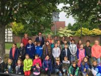 Sicher zur Schule: Verkehrsminister Wüst eröffnet Hol- und Bringzonen für Eltern