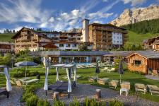 Rubner Türen stattet Dolomiti Wellness Hotel Fanes aus