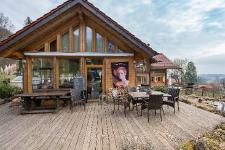 Das Haar-Chalet: Haarige Kunst am Kochelsee