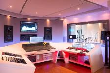 SUNROCK Studios installieren Genelec 1238