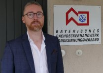 Thorsten Meyerhöfer ist seit 1. Januar 2023 Geschäftsführer des Bayerischen Dachdeckerhandwerks Landesinnungsverband in München