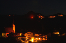 Berge & Feuer beim 7. Kaiserwinkl Sonnwendfest am 19. Juni 2010