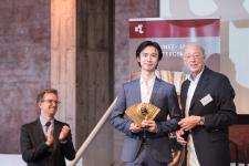 Der GOLDENE FÄCHER an Zhi Le Xu verliehen