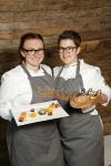 Anna und Lena aus der Eifel sind Friesenkrone Matjesmeisterinnen