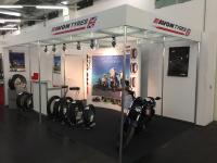 Avon Motorradreifen stellt bei der IMOT aus