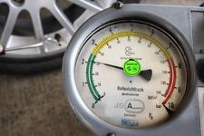 TÜV SÜD: Korrekter Druck beugt dem Platzer vor