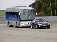 Weltpremiere im Omnibus: Der neue Mercedes- Benz Travego mit Active Brake Assist