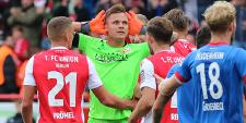 Tollhaus Alte Försterei: Keeper Gikiewicz trifft per Kopf zum 1:1 in der Nachspielzeit