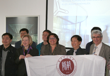 Chinesische Studierende informieren sich in Karlsruhe über deutsches Messewesen