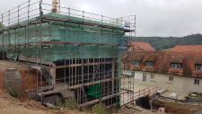 Moderner Strohbau im Kloster Plankstetten