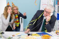 Damit's an Karneval nicht zu bunt wird!