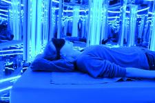 Neues Naturheilverfahren: Blaues Licht als Schlüssel für mehr Gesundheit