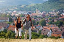 Mit den ersten warmen Sonnenstrahlen in der Natur neue Kraft tanken: Frühlingsglück pur in Süddeutschlands Premium-Wanderregion