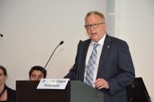 "Solide, funktional, zeitgemäß: Anlaufstelle und Treffpunkt - nicht nur - für Ärztinnen und Ärzte"
