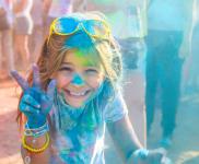 Bavaria Fernreisen: Premiere für Holi Festival in Indien