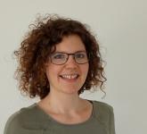 Absolventin des Fernstudiums Kindheits- und Sozialwissenschaften (M.A.) mit Koblenzer Hochschulpreis geehrt