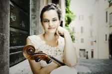 Von Offenbach bis Chatschaturjan - Dresdner Philharmonie mit Raphaela Gromes in Konzerten zum Jahreswechsel