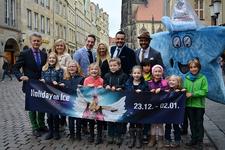 Eisshow-Stars persönlich bescheren Kinder aus Münster