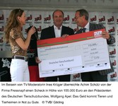 Fressnapf übergibt 155.000 Euro für Tiere in Not - Tierschutzbotschafter Maxi Arland war Aktions-Pate