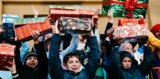 409.448 bedürftige Kinder dürfen sich über Schuhkarton freuen