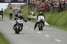 Indian Motorcycle und Katja Poensgen feiern mit Sieg beim Punks Peak Sprintrennen doppelte Premiere