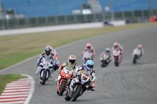 Haslam hält mit Podium in Silverstone Anschluss an Biaggi