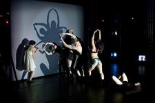 Die gefeierte USamerikanische Tanzkompagnie am Sonntag, den 4.12. in "2011! Menschen Bilder Emotionen" mit Günther Jauch