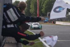 Marco Wittmann feiert in Brands Hatch seinen vierten Saisonsieg für BMW - Drei BMW M4 DTM in den Top-10