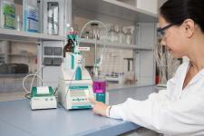 Neues berufsbegleitendes Fernstudienangebot: Industriepharmazie (B.Sc.)