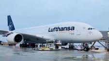 Erster Airbus A380 in neuem Lufthansa Design