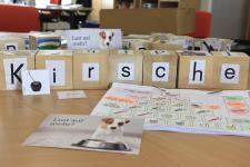 Erwachsene, die nochmal Lesen und Schreiben lernen