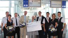 SunExpress begrüßt Fluggast Nummer 111.111 am Airport Nürnberg